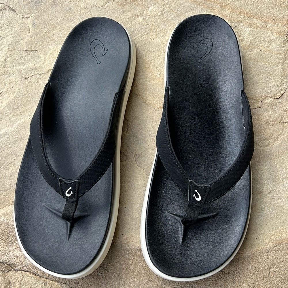 OluKai Nu’a Pi’o Thong Sandals